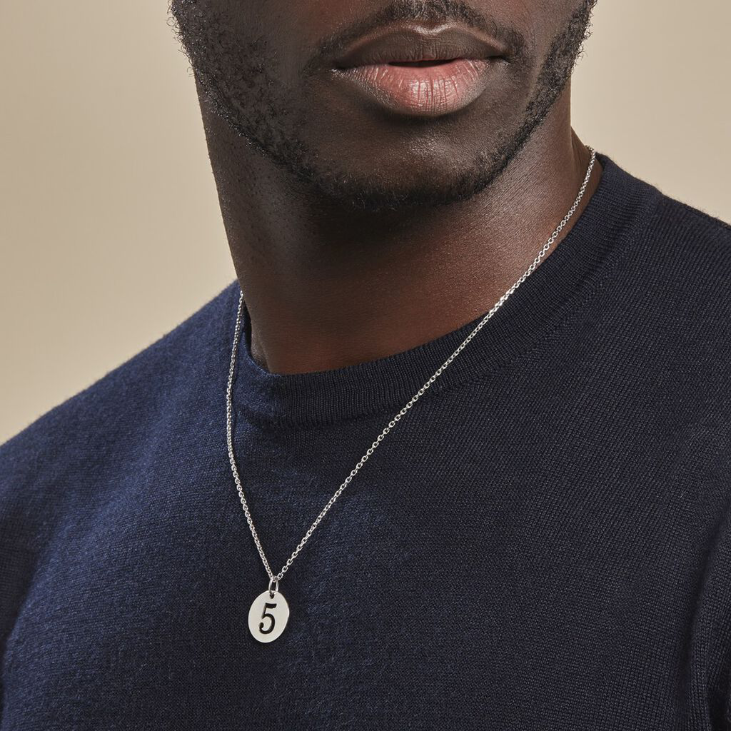 Pourquoi opter pour un pendentif porte-bonheur homme ?