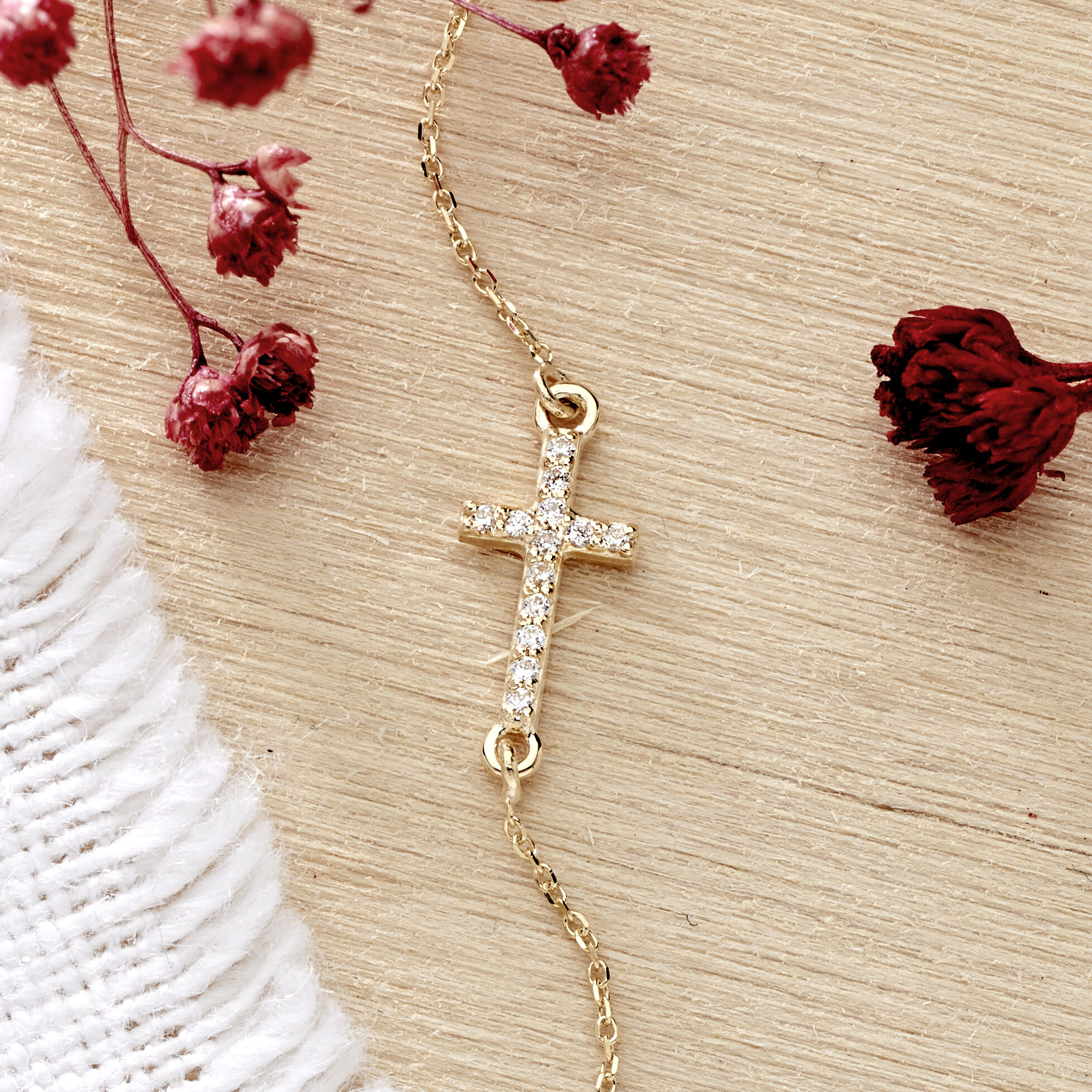 LE CHOIX DE LA FAMEUSE CROIX RELIGIEUSE