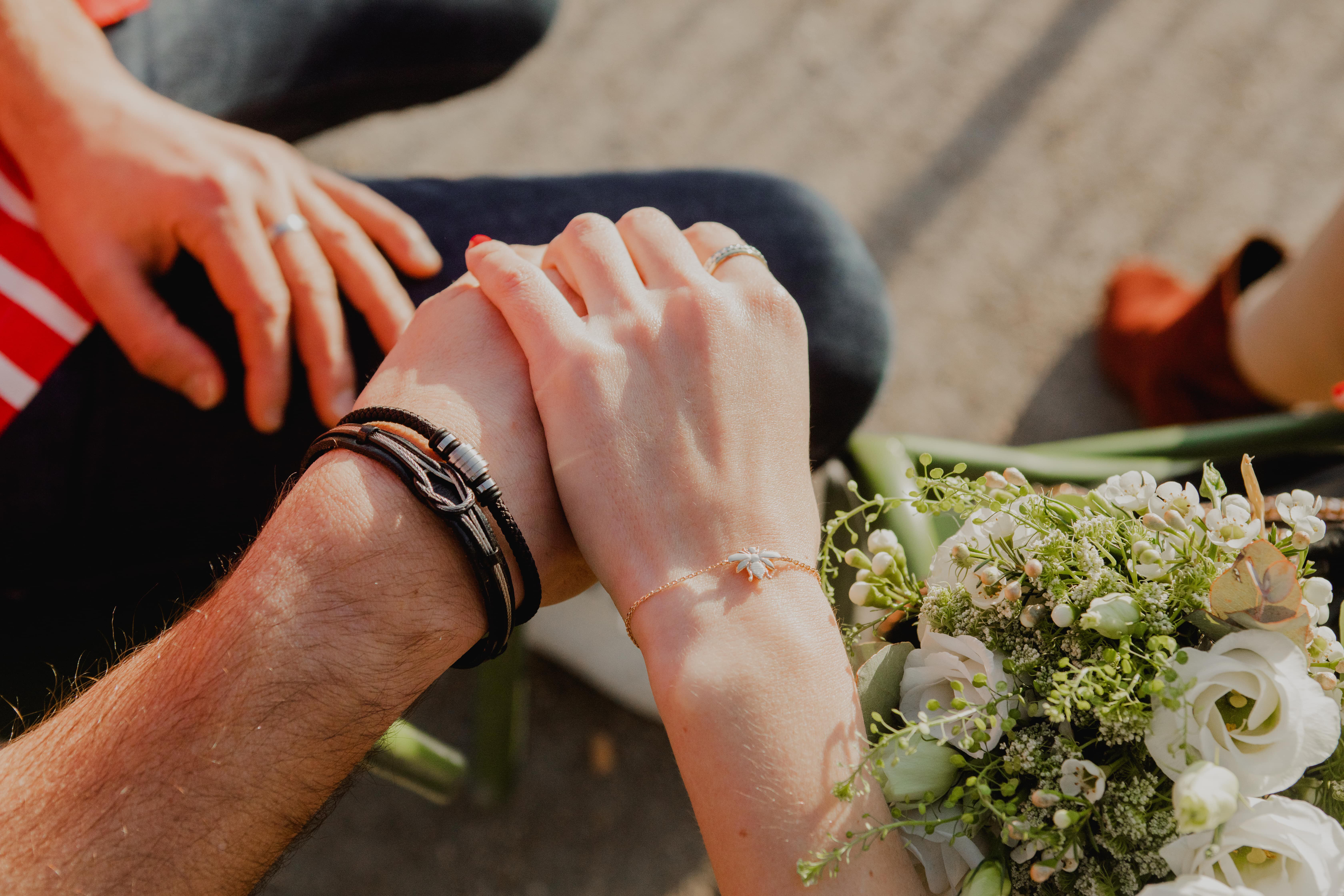 L&rsquo;IND&Eacute;MODABLE BRACELET EN CUIR