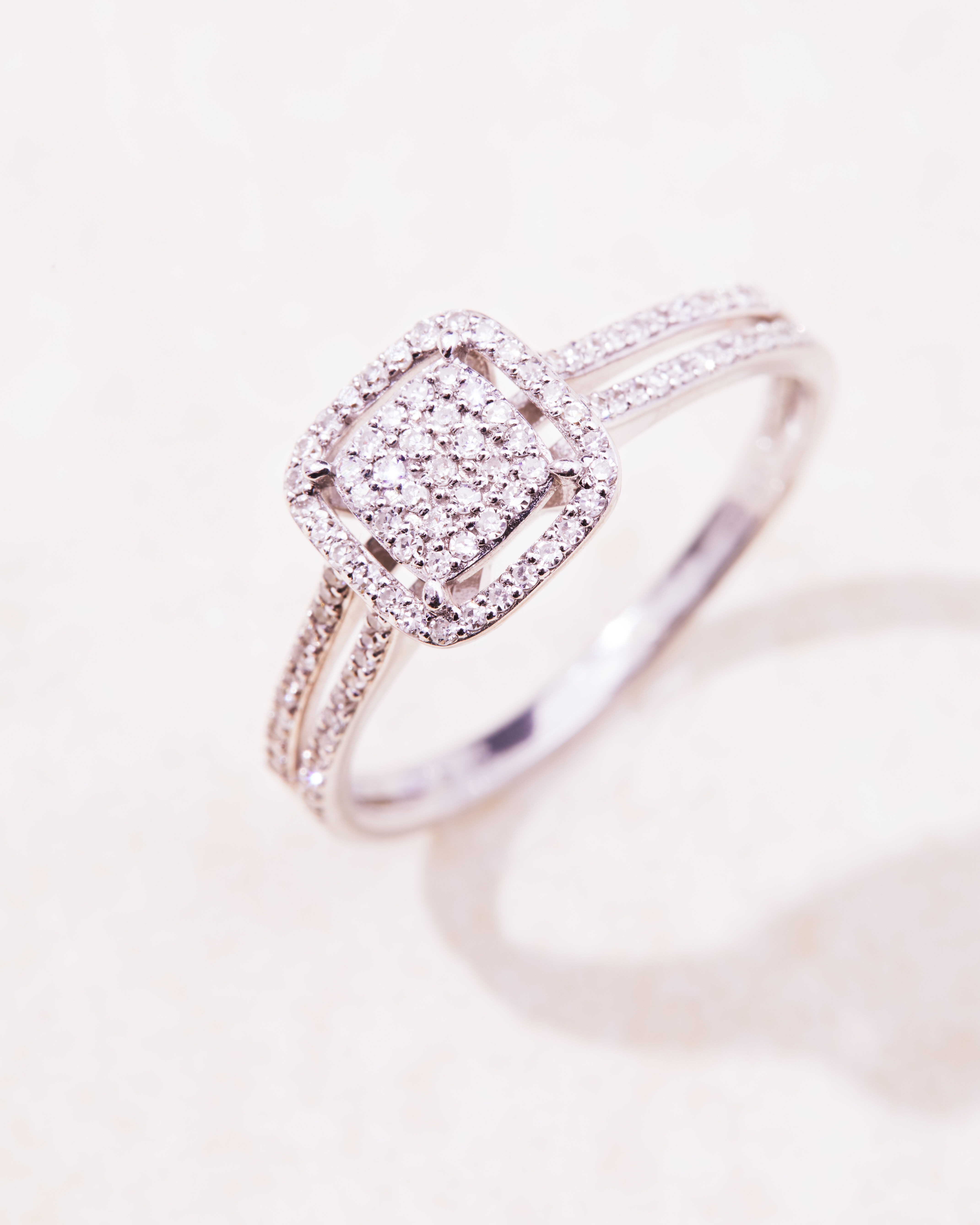LA BAGUE SERTIE DE DIAMANTS COMME GAGE D'AMOUR &Eacute;TERNEL