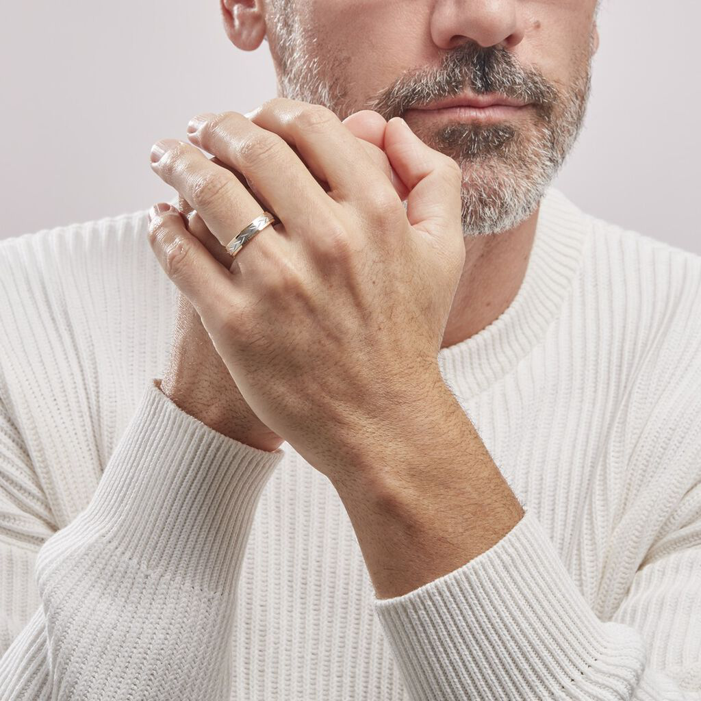 Explorez l'univers des bijoux masculins