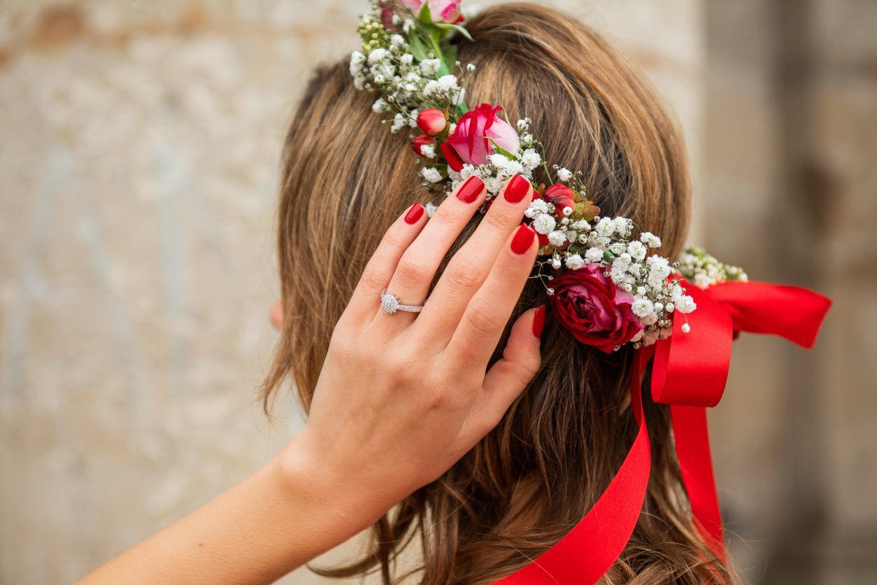 QUELS BIJOUX POUR QUELS TYPES DE COIFFURE ?