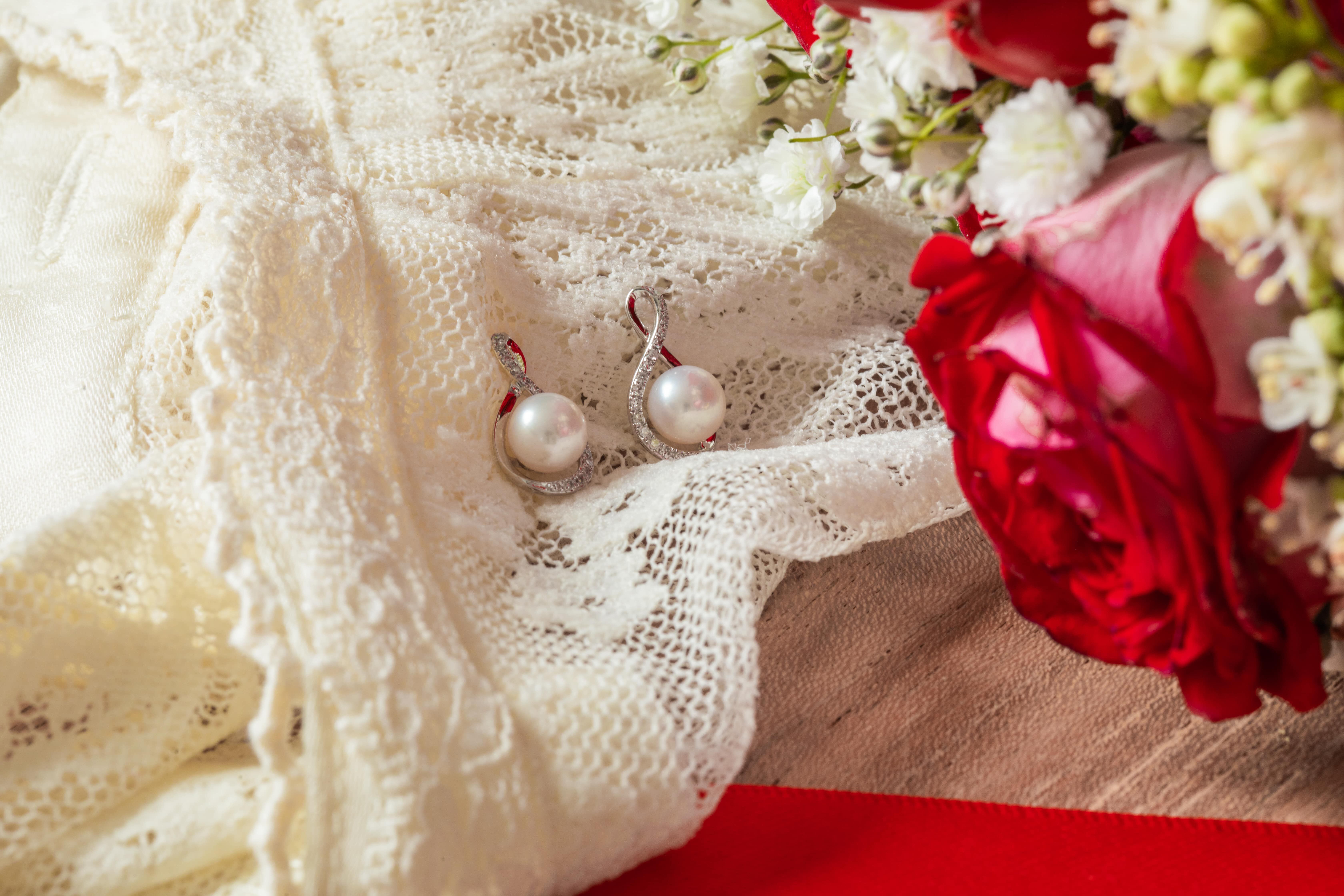 UN BIJOU EN OR POUR VOS NOCES DE COTON