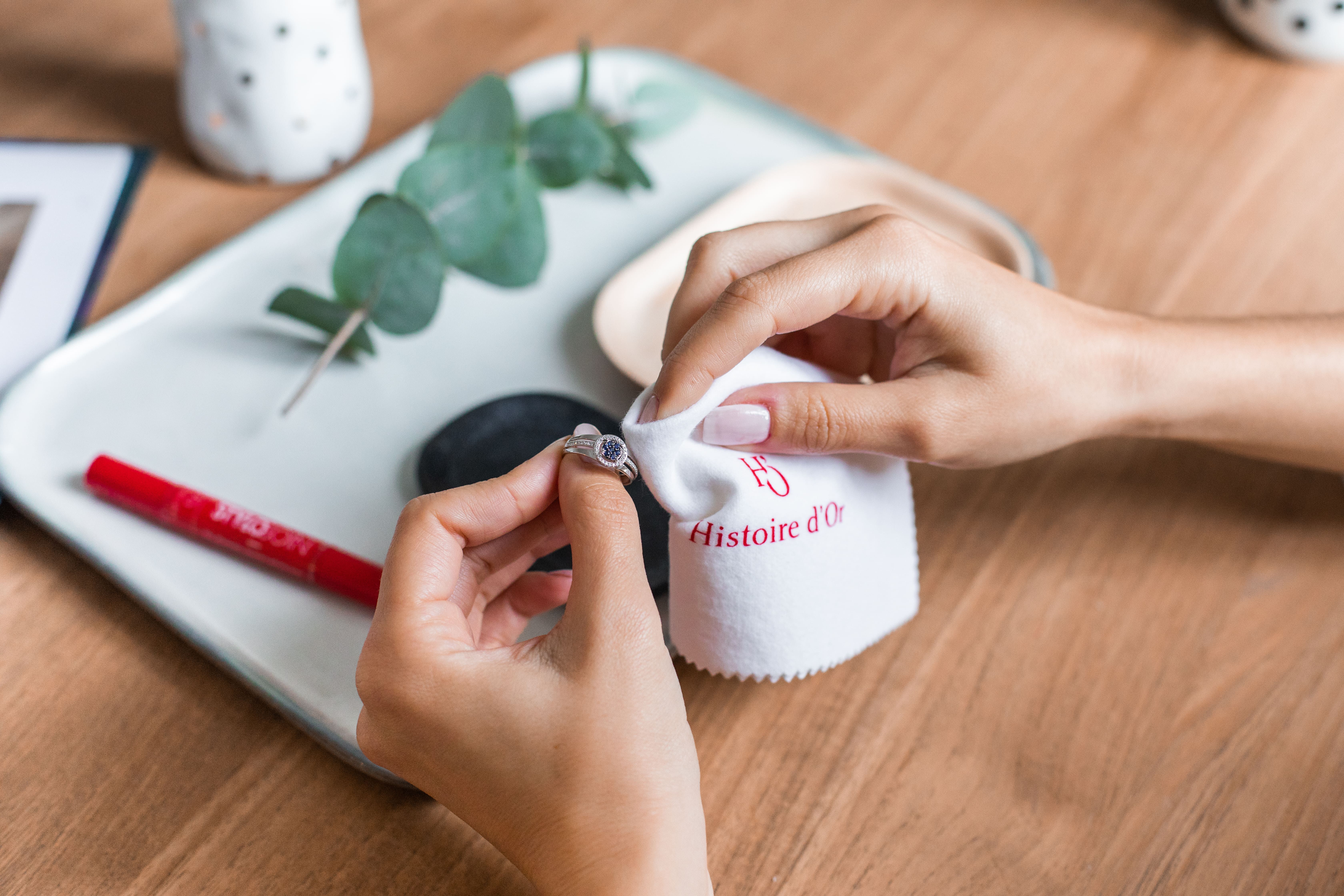 Comment redonner de l&rsquo;&eacute;clat &agrave; vos bijoux fantaisie&thinsp;?