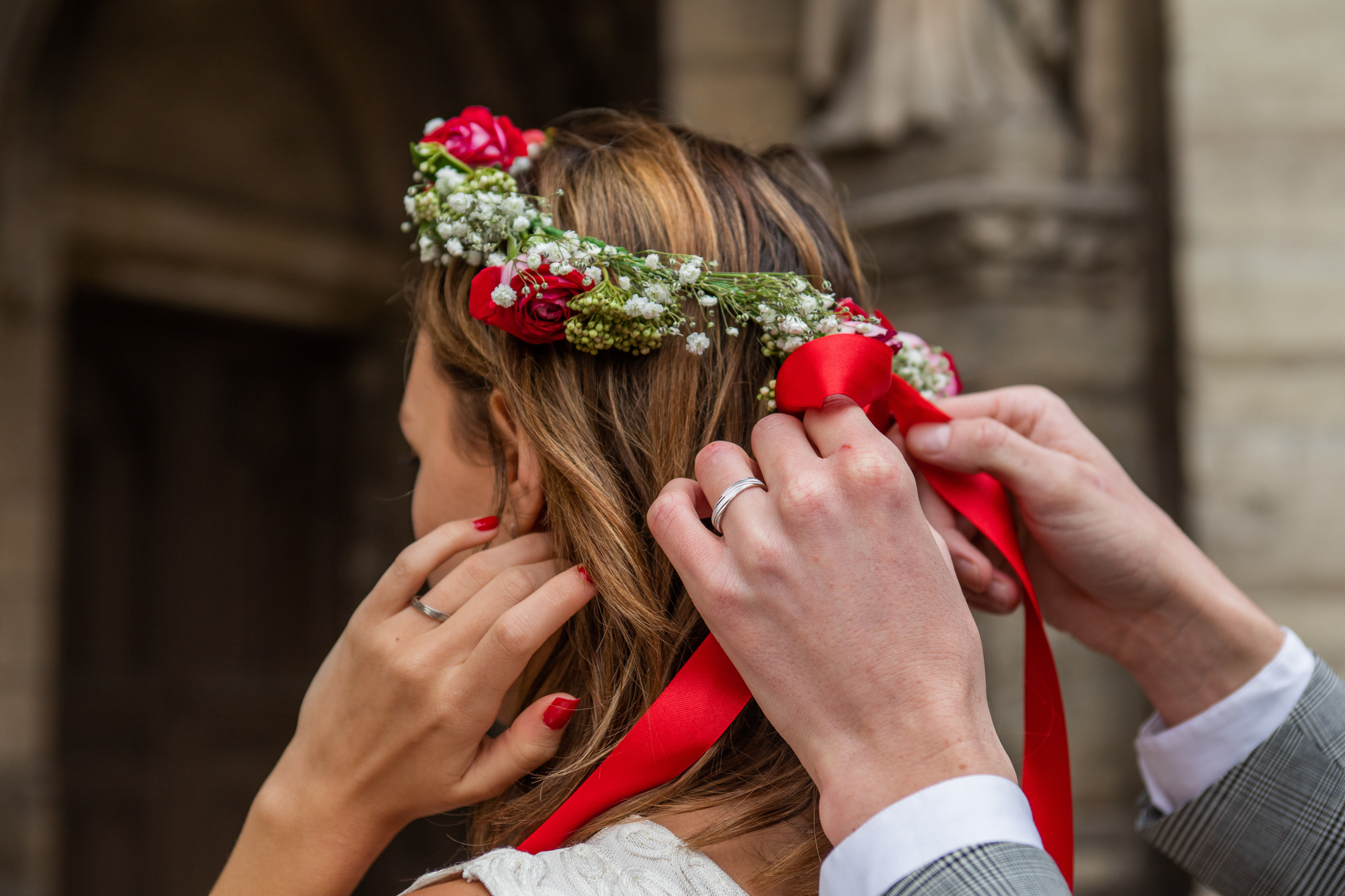  Choisir des boucles d&rsquo;oreilles en harmonie avec votre coiffure. 