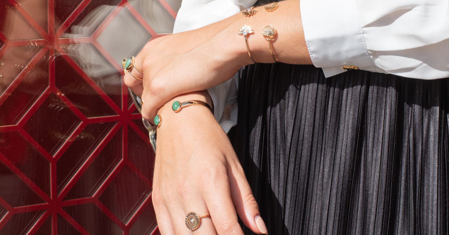 Un bijou serti de pierres de couleur, pour apporter du peps