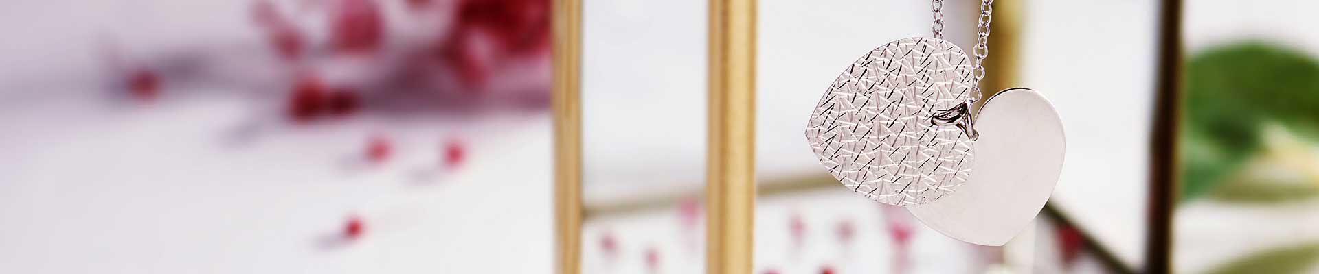 BIJOU POUR LA F&Ecirc;TE DES M&Egrave;RES : QUELLE PERSONNALISATION POSSIBLE&thinsp;?