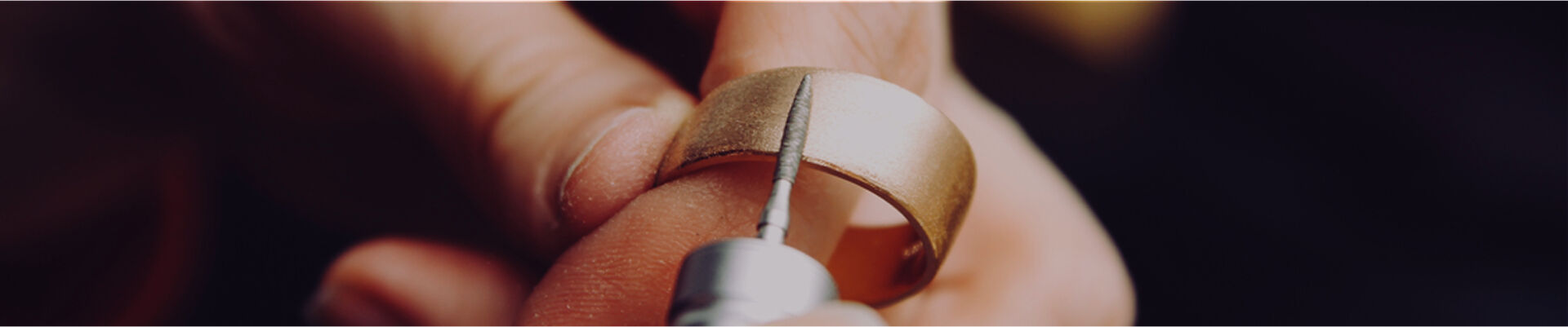 LA M&Eacute;THODE DU POLISSAGE SUR UNE BAGUE EN OR