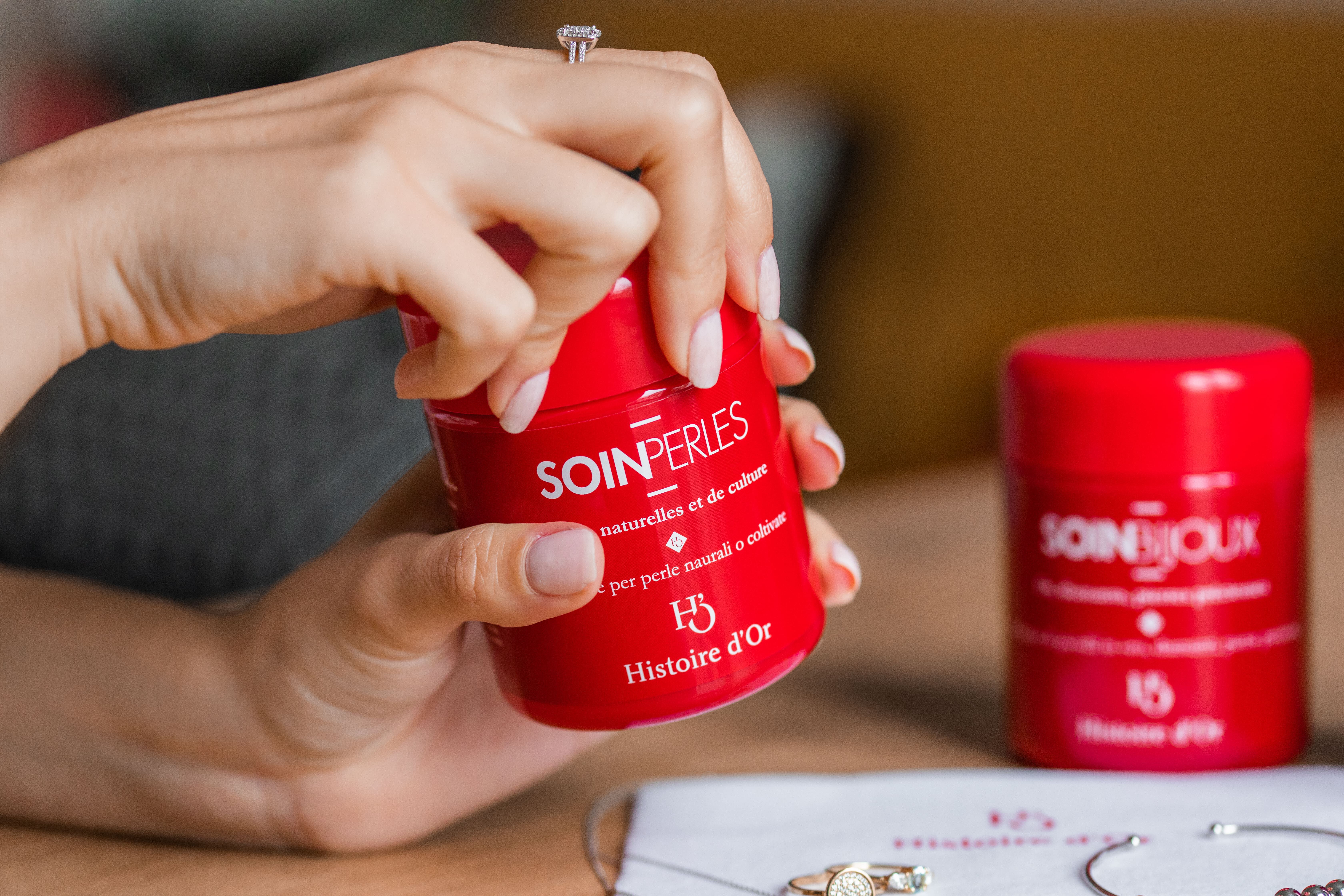 L&rsquo;EAU SAVONNEUSE : LA M&Eacute;THODE LA PLUS SIMPLE POUR LAVER LES BIJOUX EN OR