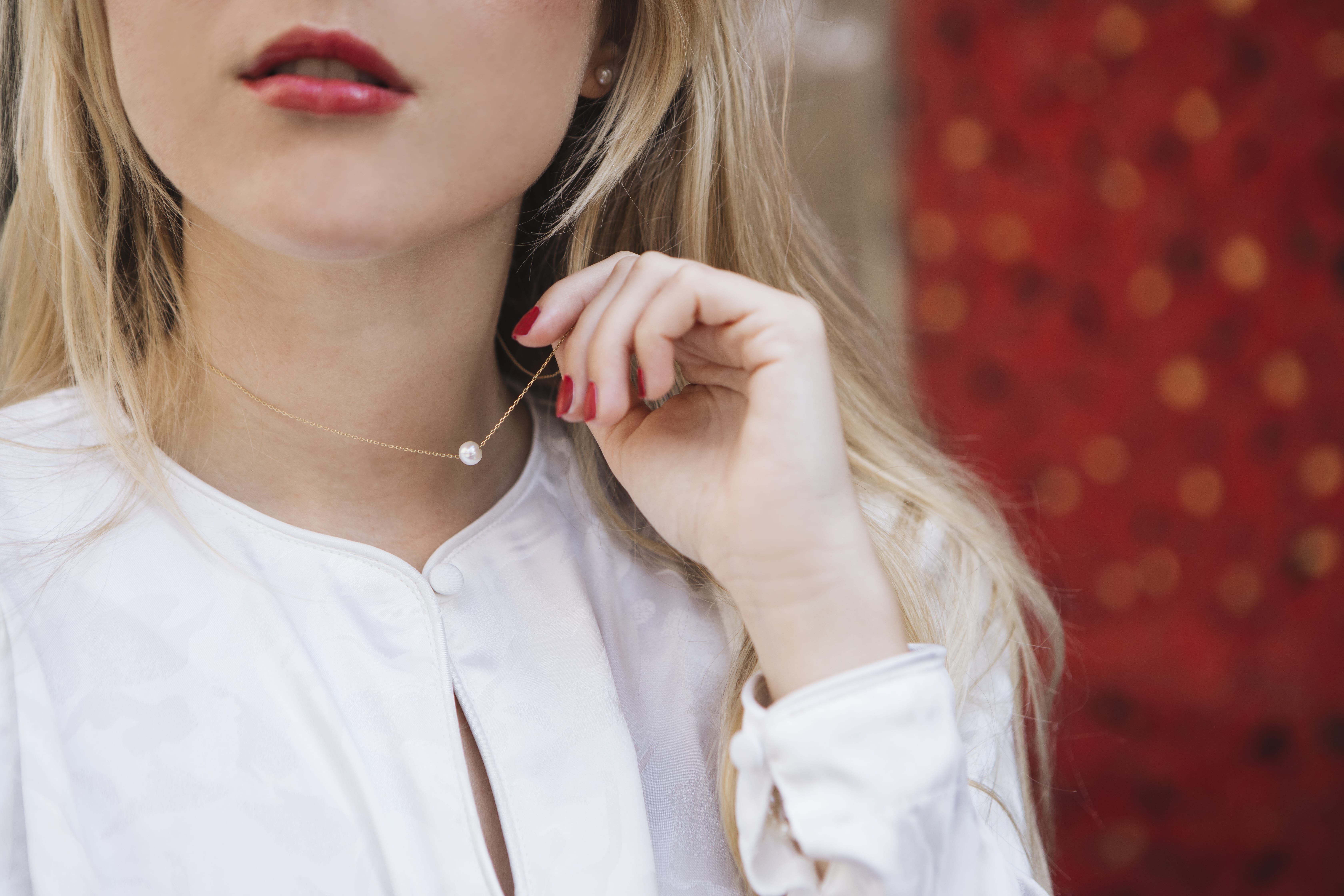 COLLIER EMM&Ecirc;L&Eacute; : COMMENT LE D&Eacute;M&Ecirc;LER AVEC DE L&rsquo;HUILE&thinsp;?