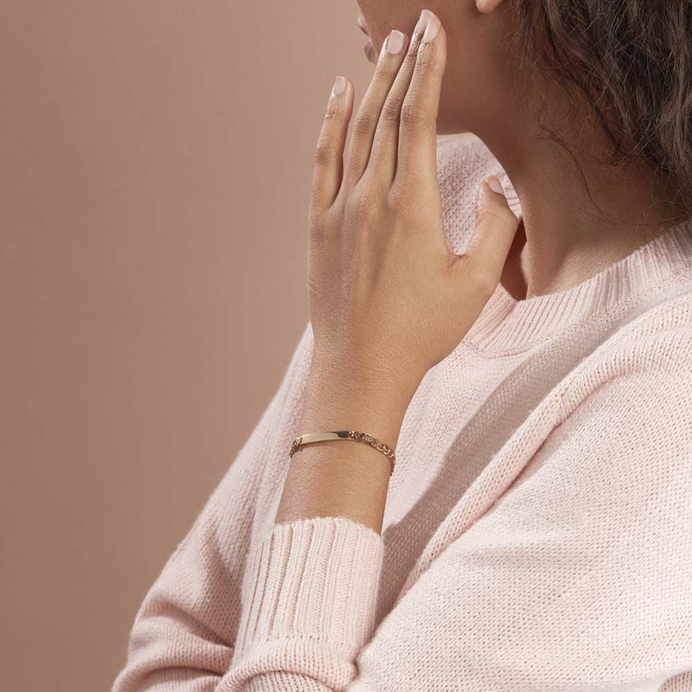 Que peut-on graver sur une gourmette ?