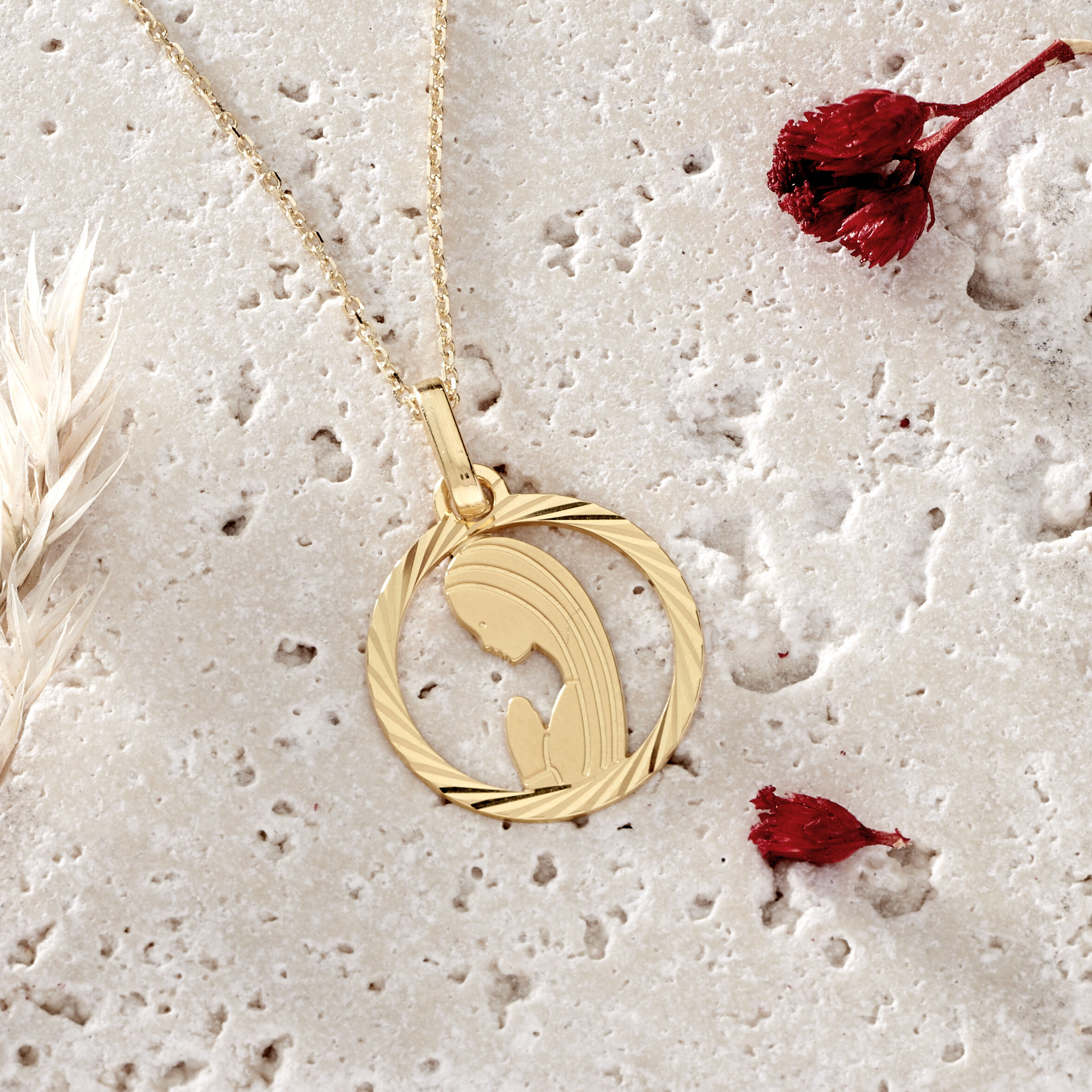 OFFRIR UN PENDENTIF LE JOUR DU BAPT&Ecirc;ME