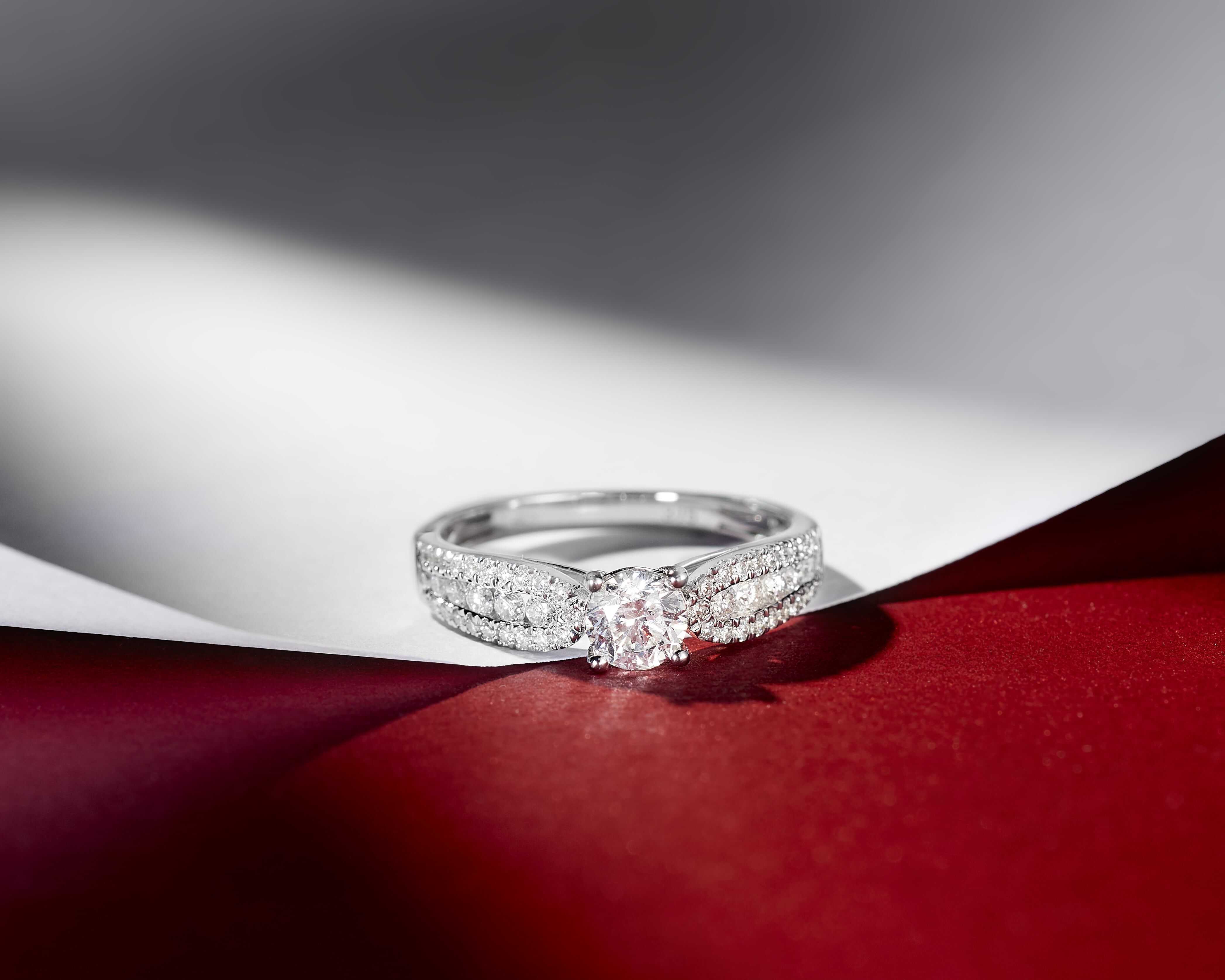 QUEL OR CHOISIR POUR UNE BAGUE DE FIAN&Ccedil;AILLES ?