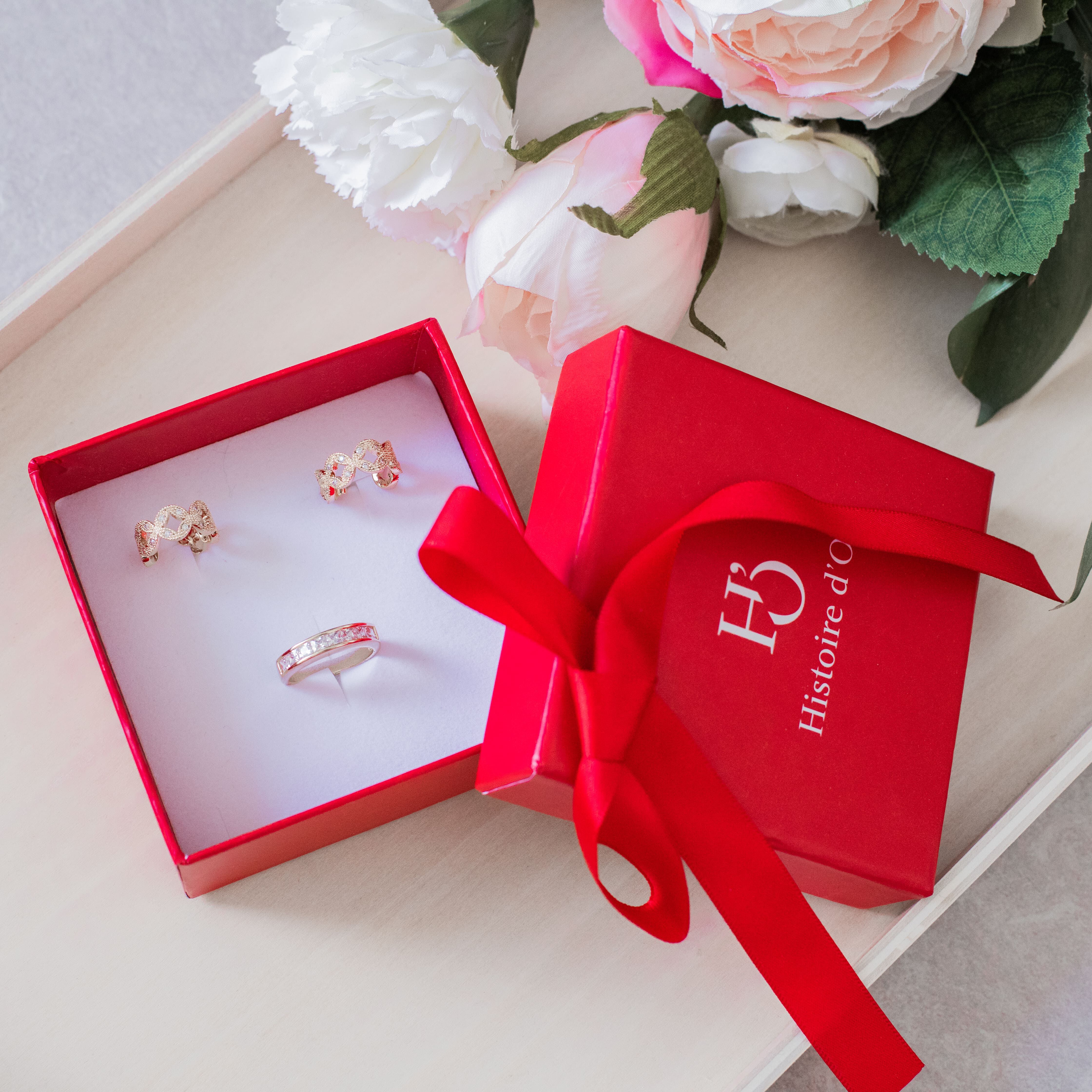 DES BAGUES AJUST&Eacute;ES POUR DES MAINS &Eacute;L&Eacute;GANTES