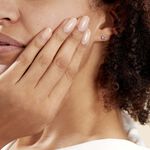 Boucles D'oreilles Puces Edy Serti Clos Or Blanc Topaze - Clous d'oreilles Femme | Histoire d&rsquo;Or