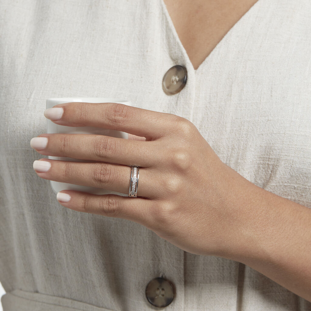 Alliance Serti Grains Ajoures Or Blanc Diamant - Alliances Femme | Histoire d’Or
