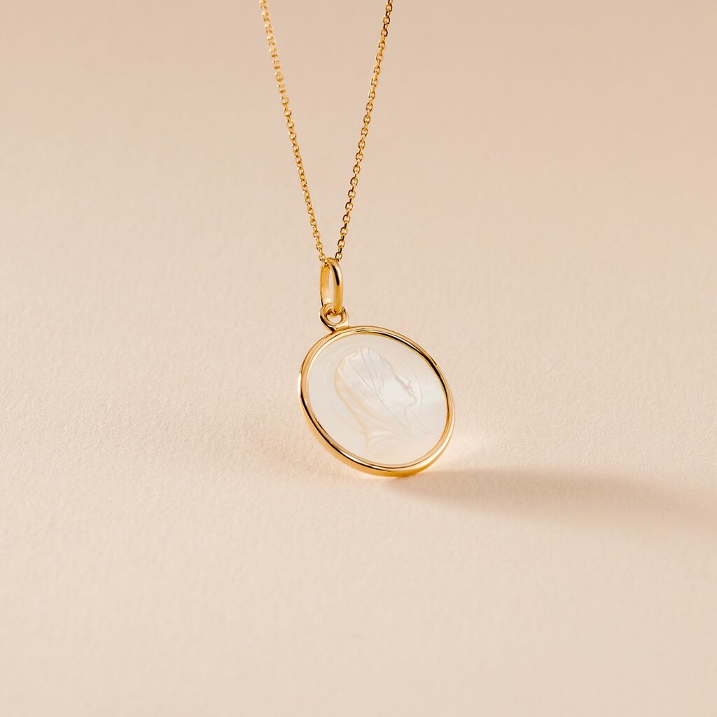 Pendentif Marie Or Jaune Nacre - Pendentifs Baptême Famille | Histoire d’Or