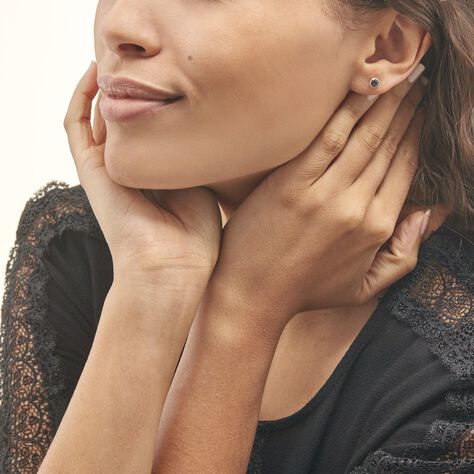 Boucles D'oreilles Puces Edy Serti Clos Or Jaune Saphir - Clous d'oreilles Femme | Histoire d’Or