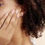 Boucles D'oreilles Puces Edy Serti Clos Or Blanc Topaze - Clous d'oreilles Femme | Histoire d&rsquo;Or