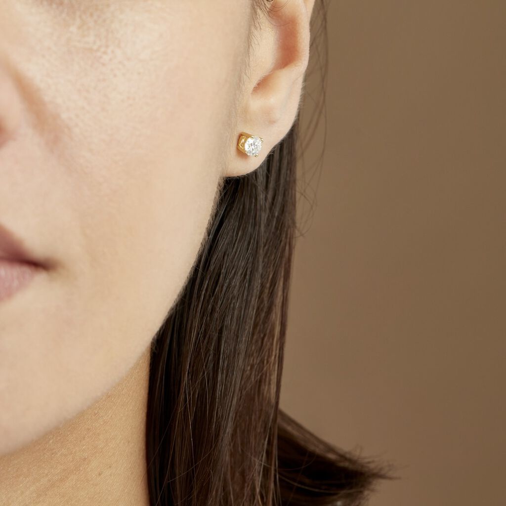 Boucles D'oreilles Puces 4 Griffes Or Jaune Diamant Synthetique - Clous d'oreilles Femme | Histoire d’Or