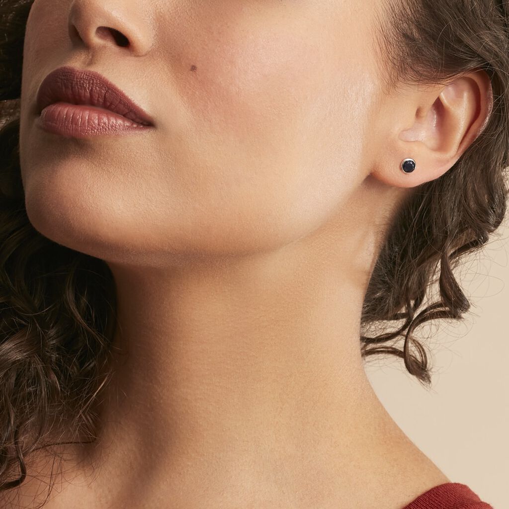 Boucles D'oreilles Puces Edy Serti Clos Or Blanc Saphir - Clous d'oreilles Femme | Histoire d’Or