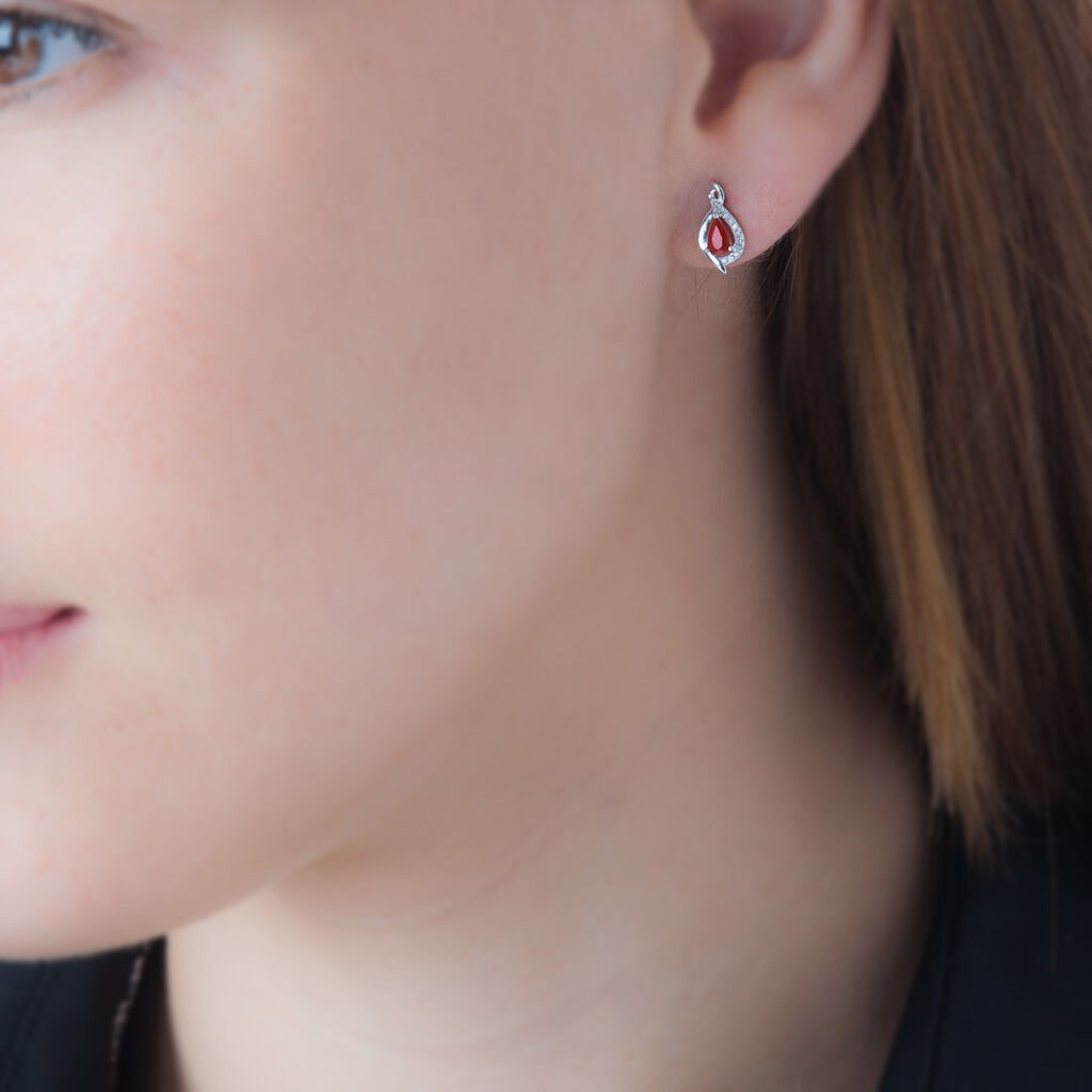 Boucles D'oreilles Puces Angelika Or Blanc Rubis Et Diamant - Clous d'oreilles Femme | Histoire d&rsquo;Or