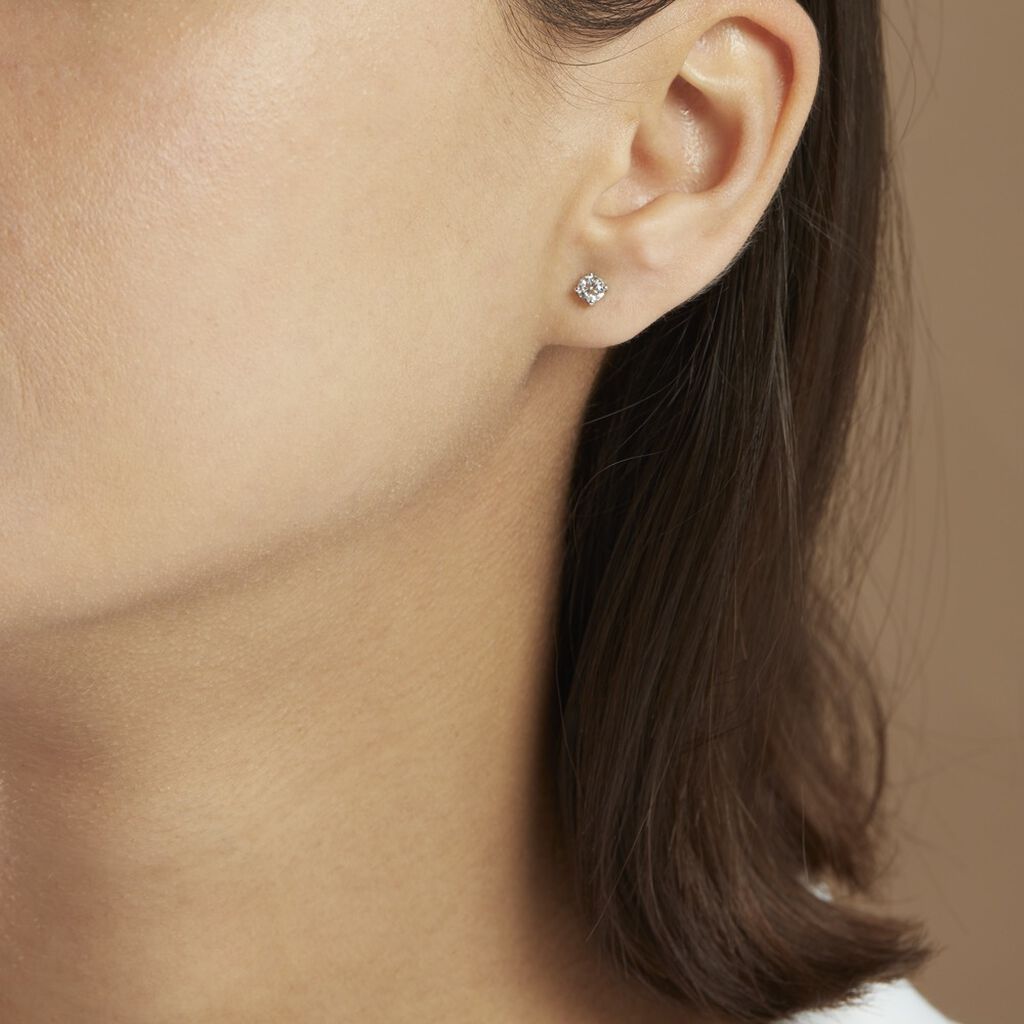 Boucles D'oreilles Puces Victoria Platine Blanc Diamant - Clous d'oreilles Famille | Histoire d’Or