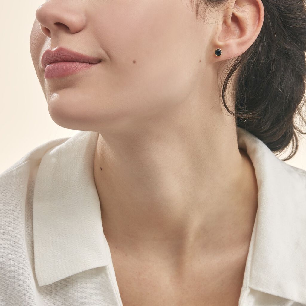 Boucles D'oreilles Puces Edy Serti Clos Or Jaune Saphir - Clous d'oreilles Femme | Histoire d’Or