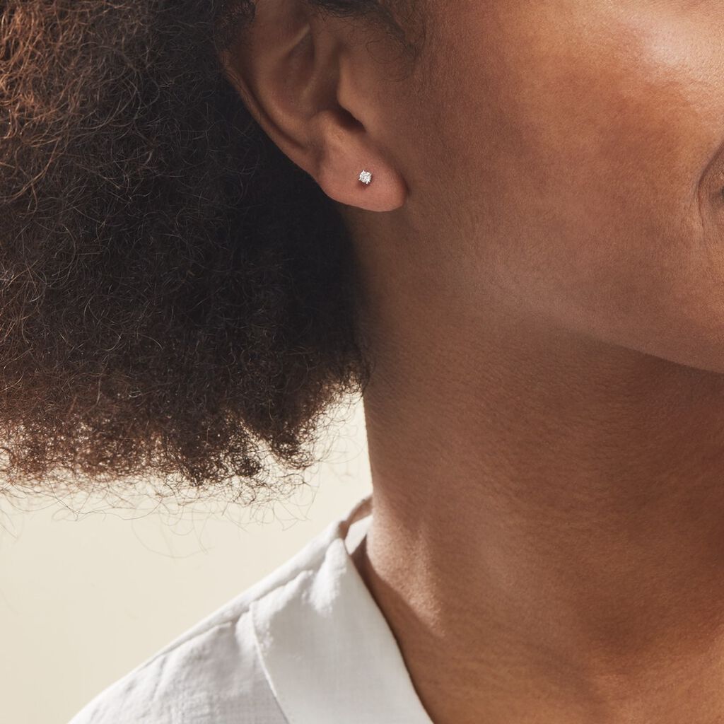 Boucles D'oreilles Puces Aphrodite Or Blanc Diamant - Clous d'oreilles Famille | Histoire d’Or