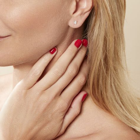 Boucles D'oreilles Puces Or Jaune Doreen Oxydes De Zirconium - Clous d'oreilles Famille | Histoire d’Or