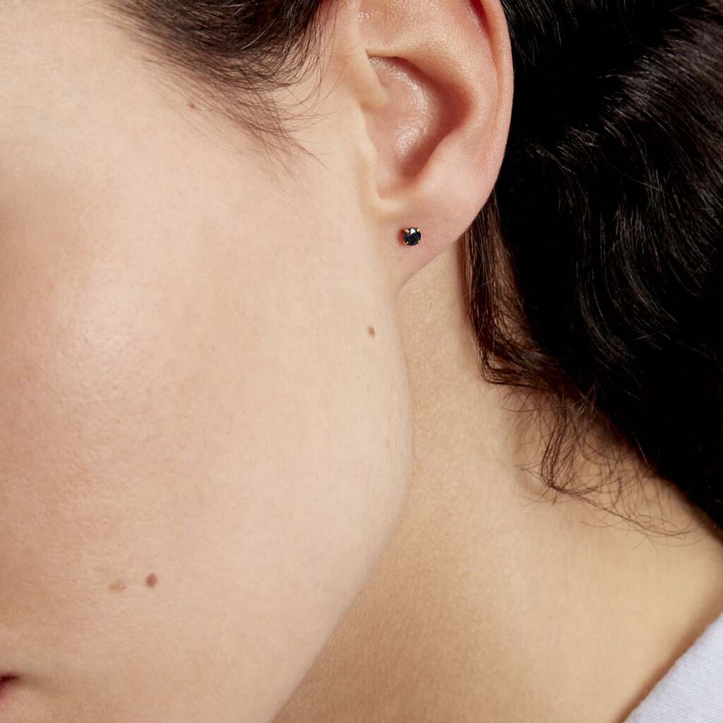 Boucles D'oreilles Puces Elea Serti Griffe Or Jaune Saphir - Clous d'oreilles Femme | Histoire d’Or