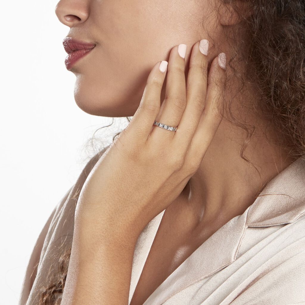 Alliance Marya Carree Diamantee Ruban Plat Or Blanc - Alliances Famille | Histoire d’Or