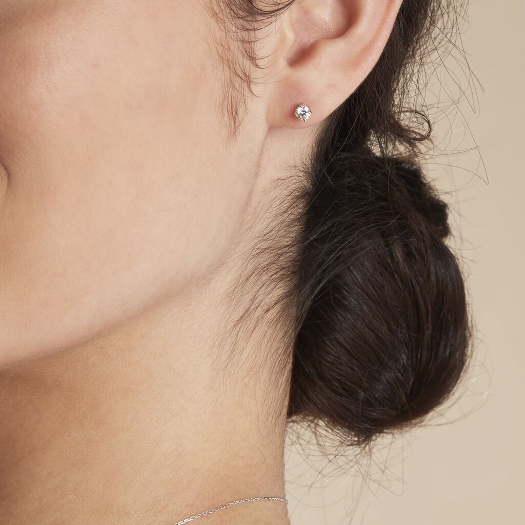 Boucles D'oreilles Puces Or Blanc Victoria Diamants - Clous d'oreilles Femme | Histoire d’Or