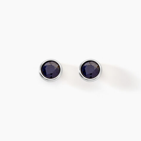 Boucles D'oreilles Puces Edy Serti Clos Or Blanc Saphir - Clous d'oreilles Famille | Histoire d’Or
