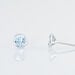 Boucles D'oreilles Puces Edy Serti Clos Or Blanc Topaze - Clous d'oreilles Femme | Histoire d’Or