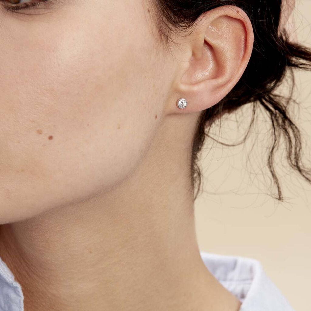 Boucles D'oreilles Puces Elda Serti Clos Or Blanc Oxyde De Zirconium - Clous d'oreilles Femme | Histoire d’Or