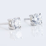 Boucles D'oreilles Puces 4 Griffes Or Blanc Diamant Synthetique - Clous d'oreilles Femme | Histoire d&rsquo;Or