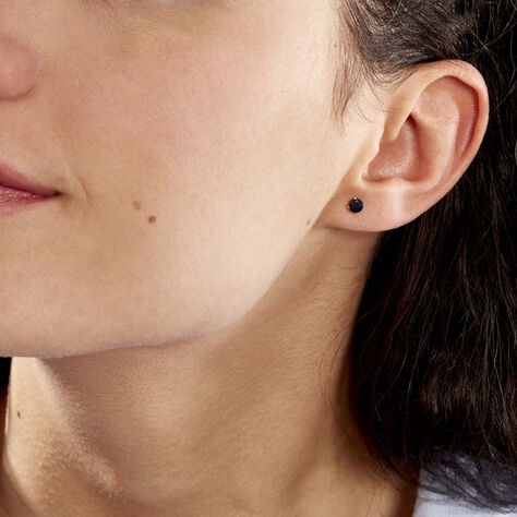 Boucles D'oreilles Puces Elea Serti Griffe Or Jaune Saphir - Clous d'oreilles Femme | Histoire d’Or