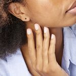 Boucles D'oreilles Puces Doreen Carre Or Jaune Oxyde De Zirconium - Clous d'oreilles Femme | Histoire d&rsquo;Or