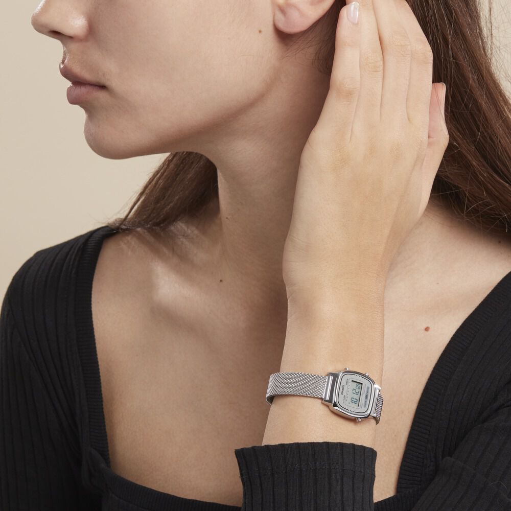 Montres Casio Collection LA670WEM-7EF Autres Cliquet Blanc Carré -  HXMFBQX0020 • Histoire d'Or