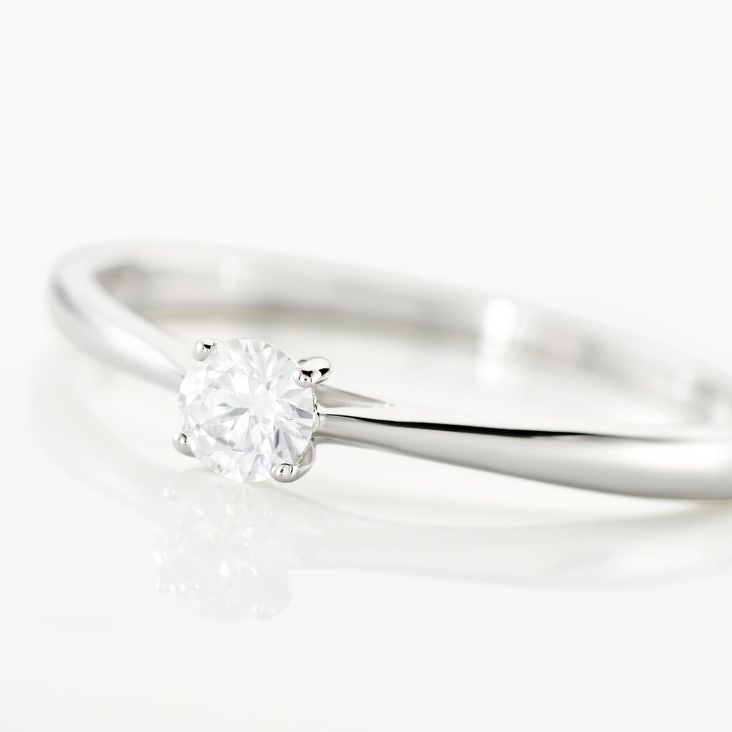 Bague Solitaire Or Blanc Fiona Diamant Synth&eacute;tique - Bagues solitaires Femme | Histoire d&rsquo;Or