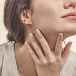 Boucles D'oreilles Puces Daria C&oelig;ur 0 Or Jaune Strass - Clous d'oreilles Famille | Histoire d&rsquo;Or