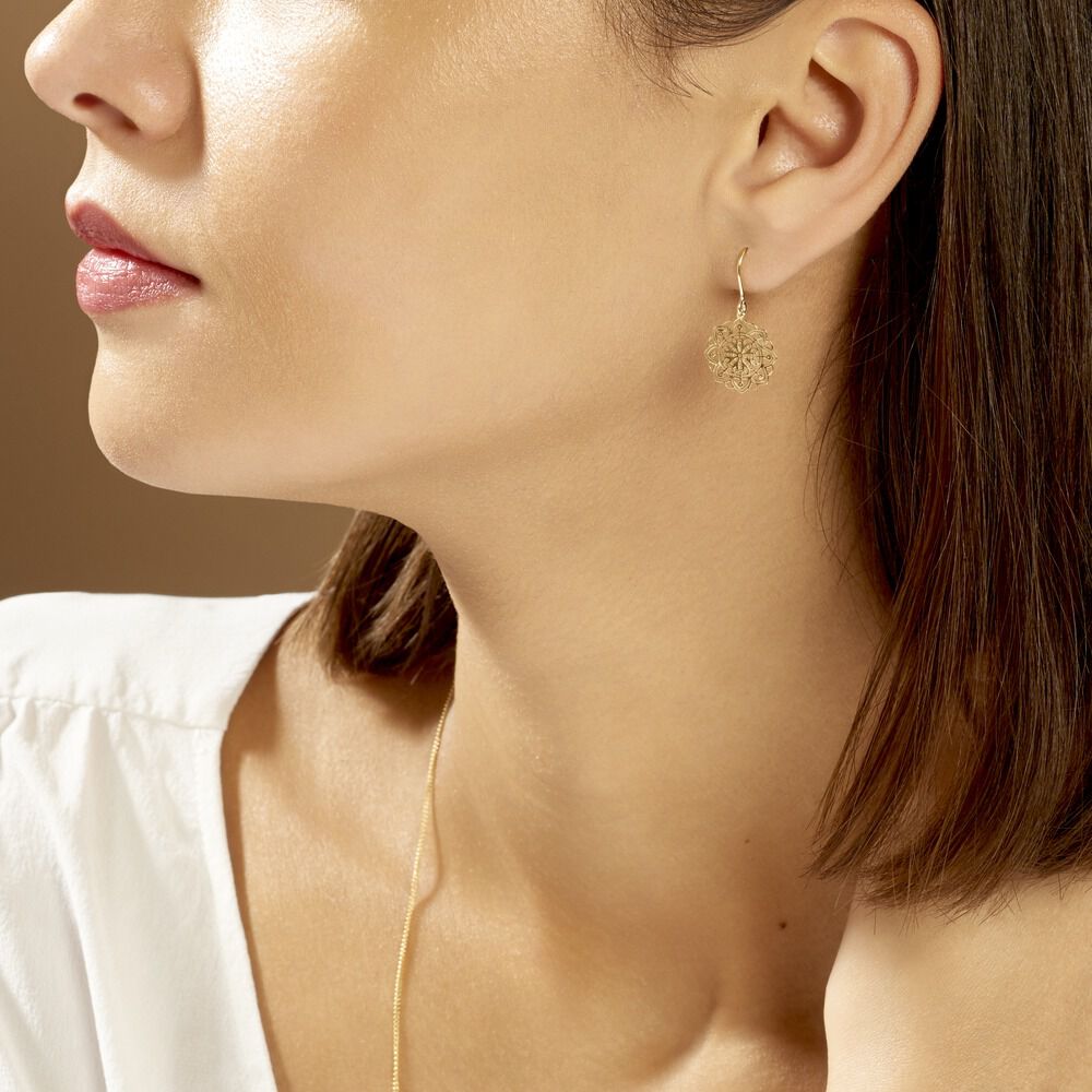 Les plus jolies boucles d'oreilles pendantes de la saison