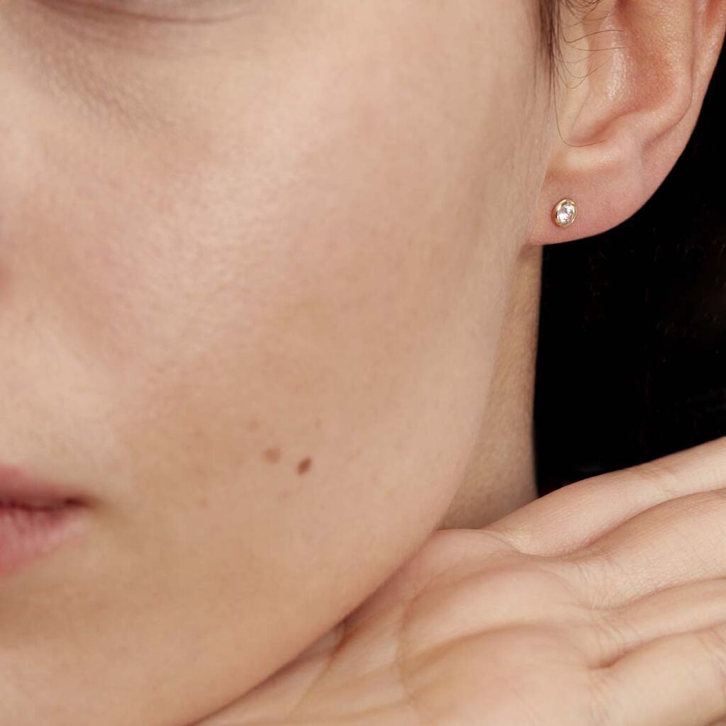 Boucles D'oreilles Puces Daria Serti Clos Or Jaune Oxyde De Zirconium - Clous d'oreilles Femme | Histoire d’Or