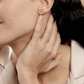 Boucles D'oreilles Puces Doreen Carre Or Blanc Oxyde De Zirconium - Clous d'oreilles Famille | Histoire d’Or